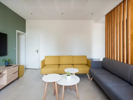 Gîte Spacieux avec Cour, Terrasse et Salle de Jeux - Centre Bourg, Accessible PMR - Photo 4