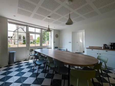 Gîte Spacieux avec Cour, Terrasse et Salle de Jeux - Centre Bourg, Accessible PMR - Photo 6