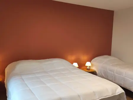 Gîte Spacieux avec Cour, Terrasse et Salle de Jeux - Centre Bourg, Accessible PMR - Photo 7