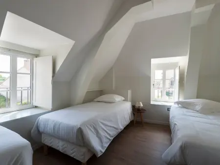 Gîte Spacieux avec Cour, Terrasse et Salle de Jeux - Centre Bourg, Accessible PMR - Photo 10