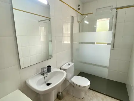 Villa avec Piscine près de la Mer – 4 Ch, 2 Sdb, BBQ, Jardin, Près du Port et Plages - Photo 15