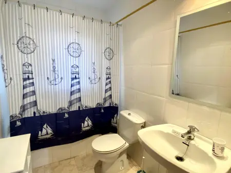 Villa avec Piscine près de la Mer – 4 Ch, 2 Sdb, BBQ, Jardin, Près du Port et Plages - Photo 16