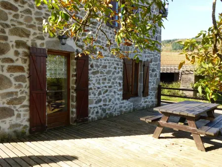 Maison rustique avec cheminée, jardin et animaux admis à Laprugne - Photo 2