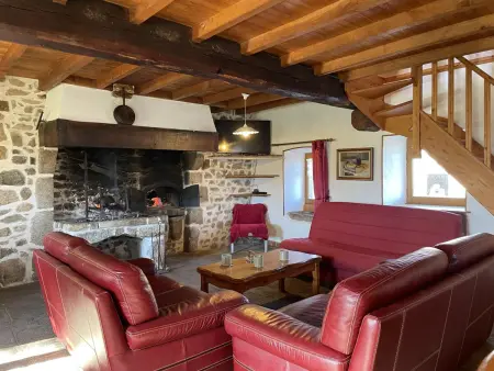 Maison rustique avec cheminée, jardin et animaux admis à Laprugne - Photo 3