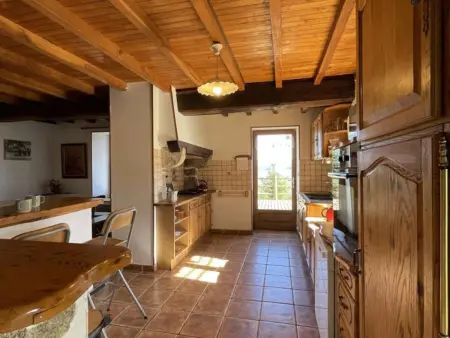 Maison rustique avec cheminée, jardin et animaux admis à Laprugne - Photo 5