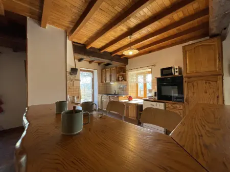 Maison rustique avec cheminée, jardin et animaux admis à Laprugne - Photo 6