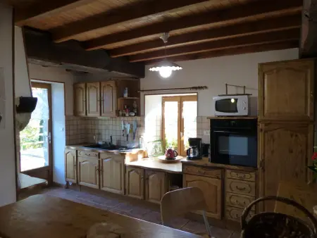 Maison rustique avec cheminée, jardin et animaux admis à Laprugne - Photo 7