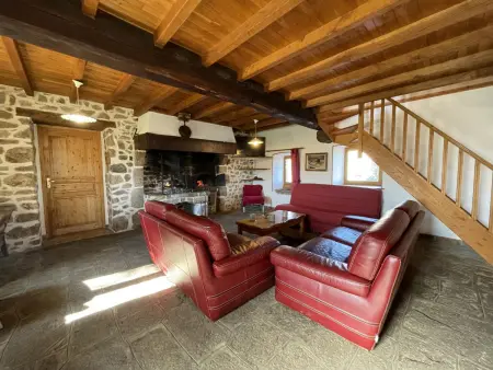 Maison rustique avec cheminée, jardin et animaux admis à Laprugne - Photo 8