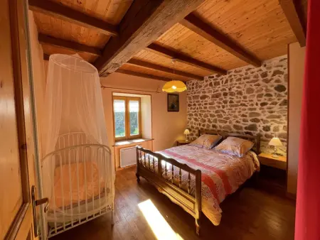 Maison rustique avec cheminée, jardin et animaux admis à Laprugne - Photo 14