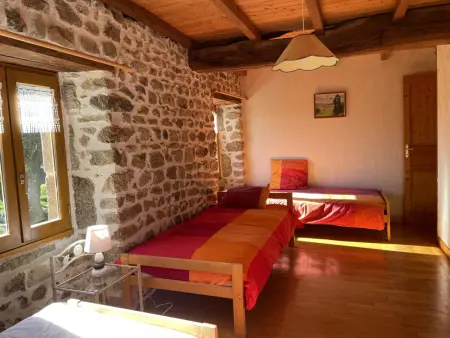 Maison rustique avec cheminée, jardin et animaux admis à Laprugne - Photo 17