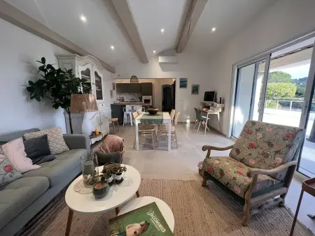 Maison rénovée 3 chambres près plage, clim, internet - Photo 1