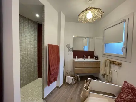 Maison rénovée 3 chambres près plage, clim, internet - Photo 12