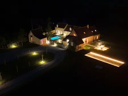 Luxe et sérénité : jacuzzi, sauna, piscine chauffée, home-cinéma et plus près du Mans - Photo 7