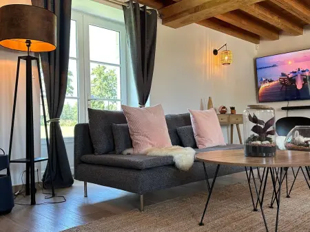 Luxe et sérénité : jacuzzi, sauna, piscine chauffée, home-cinéma et plus près du Mans - Photo 9