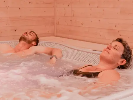 Luxe et sérénité : jacuzzi, sauna, piscine chauffée, home-cinéma et plus près du Mans - Photo 16