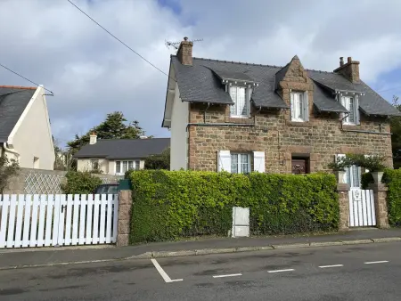 Maison bretonne avec jardin, 2 chambres, centre de Perros-Guirec, proche plages et commerces - Photo 5