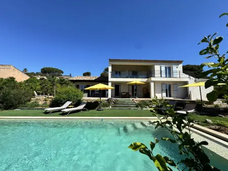 Villa de Luxe Rénovée avec Piscine, 4 Chambres, à 5 Minutes de la Plage - Photo 2