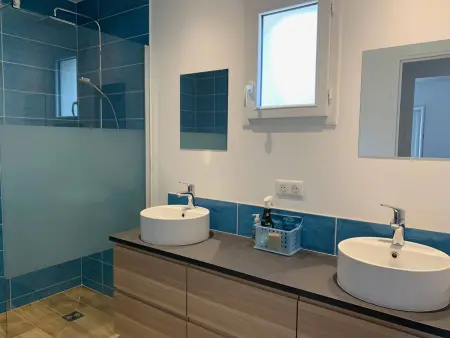 Villa de Luxe Rénovée avec Piscine, 4 Chambres, à 5 Minutes de la Plage - Photo 17
