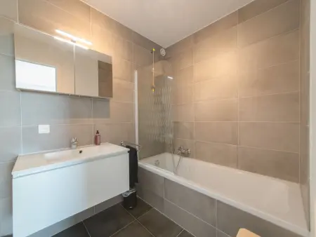 Railway to the Beach with balcony, Appartement 4 personnes à Blankenberge - Photo 3