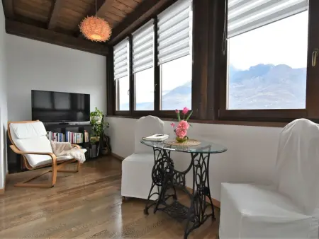 Valley View Pool Apartment, Appartement 5 personnes à Ardenno - Photo 12