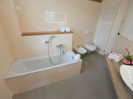 Valley View Pool Apartment, Appartement 5 personnes à Ardenno - Photo 30