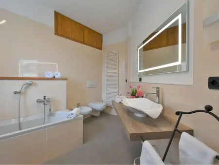 Valley View Pool Apartment, Appartement 5 personnes à Ardenno - Photo 31