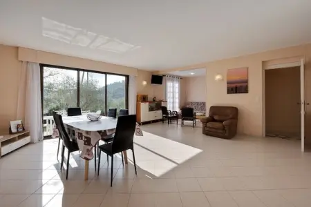 Home View & Pool, Charmant Appartement avec Piscine - Photo 2