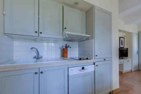 Apartments Les Domaines de Saint-Endréol / La Motte-en-Provence // Apt 2 chambres Type A, Maison familiale exclusive à La Motte - Photo 12