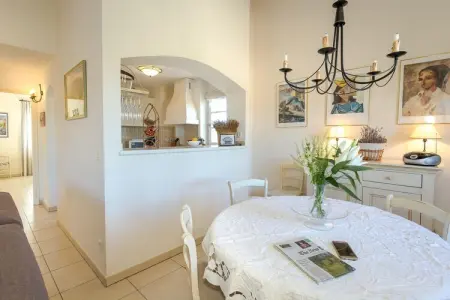 Apartments Les Domaines de Saint-Endréol / La Motte-en-Provence // Apt 2 chambres Type B, Résidence dans le Var avec Golf et Spa - Photo 4