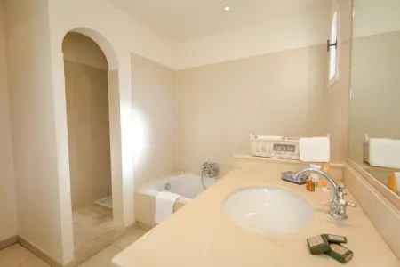 Apartments Les Domaines de Saint-Endréol / La Motte-en-Provence // Apt 2 chambres Type B, Résidence dans le Var avec Golf et Spa - Photo 14