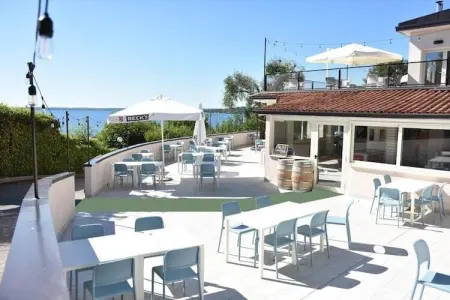 Caravan park della Colombaia, Padenghe sul Garda-CM Garden Spa, Maison mobile à Paddenghe Sulgarda avec terrasse - Photo 2