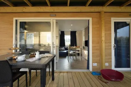 Caravan park della Colombaia, Padenghe sul Garda-CM Garden Spa, Maison mobile à Paddenghe Sulgarda avec terrasse - Photo 7