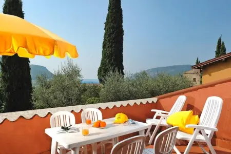 Apartments Poiano, Garda-trilo lake view, Appartements Poiano à Garda avec piscine - Photo 12
