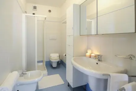 Residence Porto Letizia Porlezza  -B4 Palaca 1-room 4 pax Mountain View Deluxe P1MD4 8204, Appartement à Porlezza avec vue sur la montagne - Photo 12