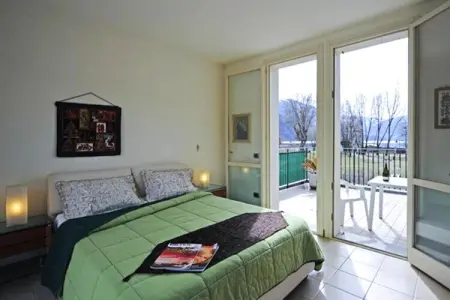 Residence Porto Letizia Porlezza -Villas Studio 4 pax Vista Lago Deluxe VSLD4 Lake View 8214, Appartement à Porlezza avec vue sur le lac - Photo 2