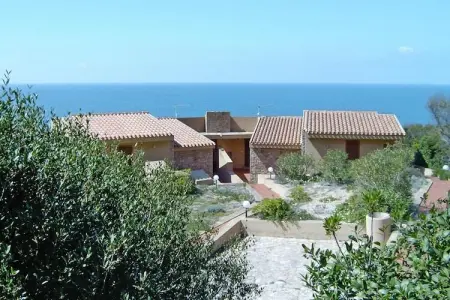 Holiday resort, Costa Paradiso-Villino trilocale, Maison en Sardaigne près des falaises rouges - Photo 1