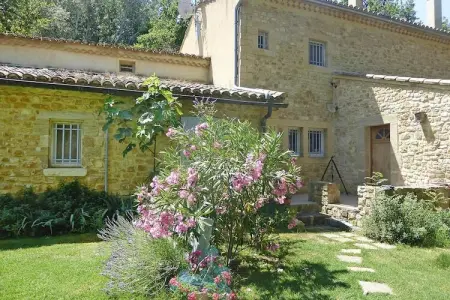 Ferienwohnung in Caderousse, Appartement א Caderousse avec Piscine - Photo 1