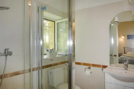 Ferienwohnung in Caderousse, Appartement א Caderousse avec Piscine - Photo 9