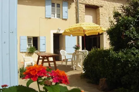 Reihenhaus in Monteux, Maison ensoleillée de Provence avec terrasse - Photo 14