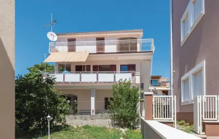 Appartement 7 personnes à Brodarica - Photo 2