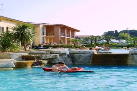 Holiday park Bella Italia, Peschiera-Ibisco, Appartement dans le parc de vacances Bella Italia - Photo 17