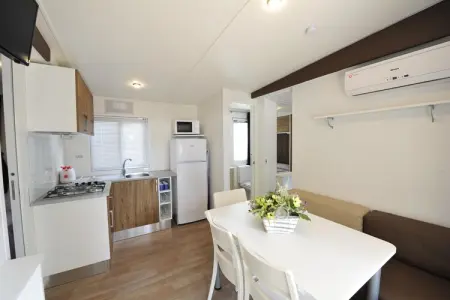 Holiday park Bella Italia, Peschiera-Girasole Suite MH H, Mobil-home dans le parc de vacances Bella italia - Photo 3