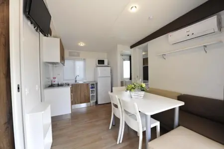 Holiday park Bella Italia, Peschiera-Girasole Suite MH H, Mobil-home dans le parc de vacances Bella italia - Photo 4