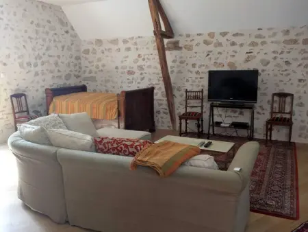 Maison médiévale 15ème siècle dans village historique d'Hérisson - Photo 1