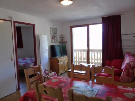 Appartement cosy 2 pièces + cabine, 6 pers., proche télésièges, commerces, avec balcon et équipement complet - Photo 2