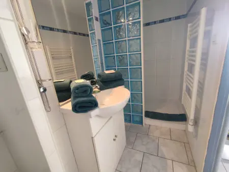Appartement climatisé avec piscine et parking sécurisé - Photo 10