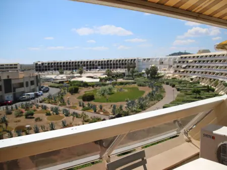 Studio climatisé, terrasse sud, parking, proche plage - Cap d'Agde - Photo 2