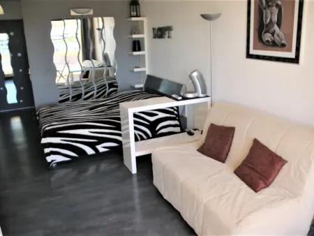 Studio climatisé, terrasse sud, parking, proche plage - Cap d'Agde - Photo 4