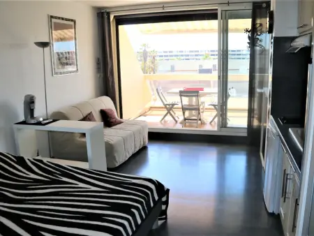 Studio climatisé, terrasse sud, parking, proche plage - Cap d'Agde - Photo 7