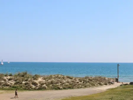Studio climatisé en bord de mer avec terrasse et parking privé - Photo 11